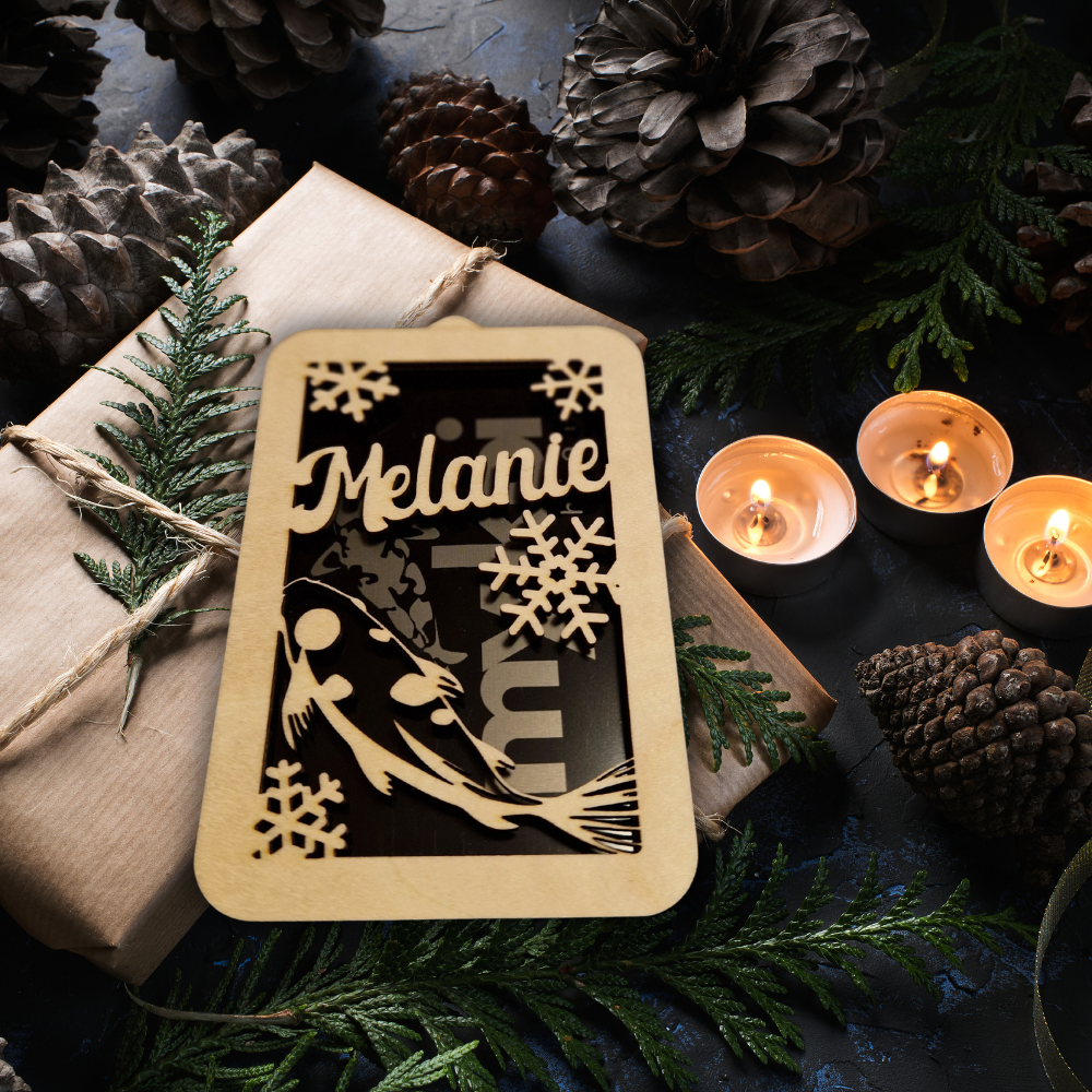 Geschenkkartenhalter aus Holz – Koi & Schneeflocken Design